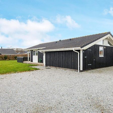 Three-Bedroom Holiday Home In Juelsminde 18 Sonderby  Bagian luar foto