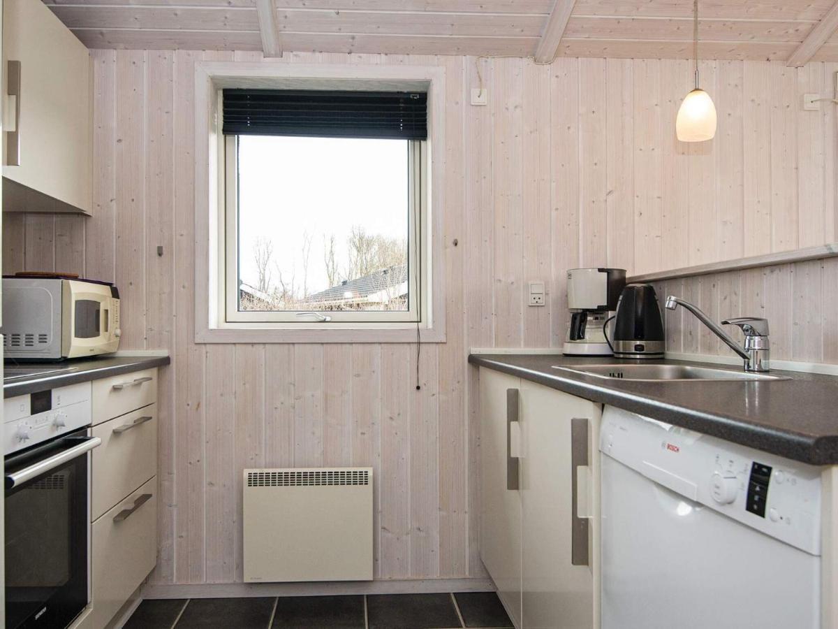 Three-Bedroom Holiday Home In Juelsminde 18 Sonderby  Bagian luar foto