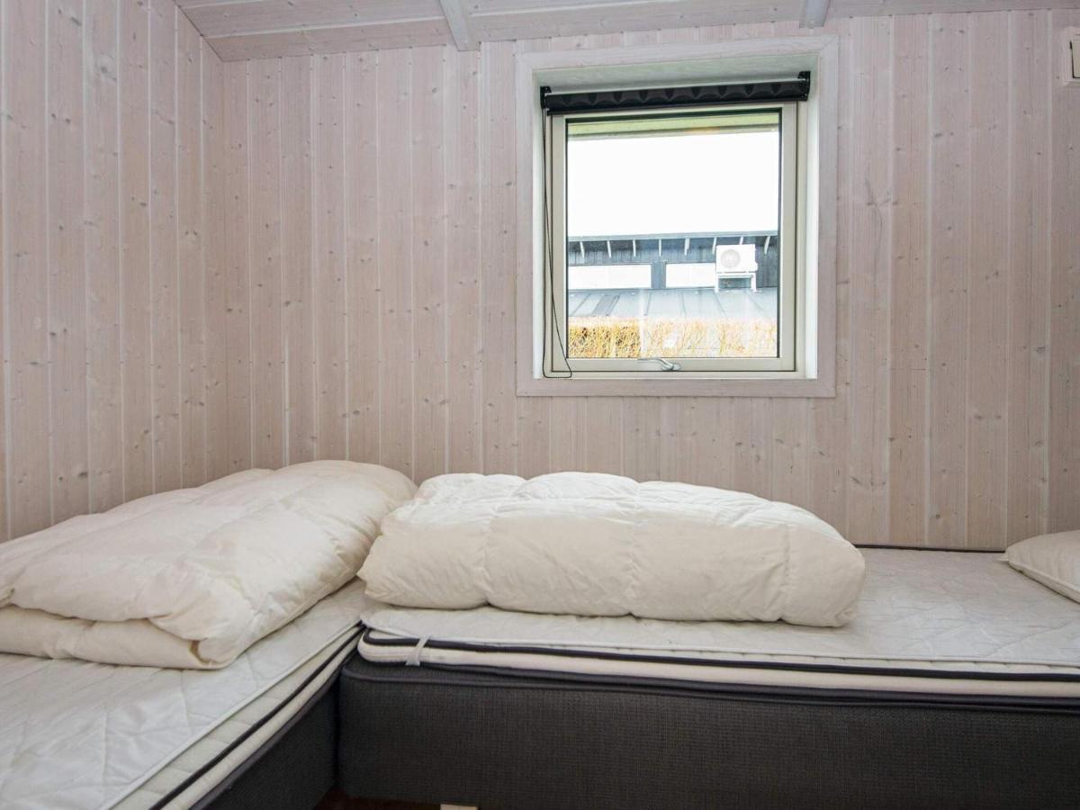 Three-Bedroom Holiday Home In Juelsminde 18 Sonderby  Bagian luar foto
