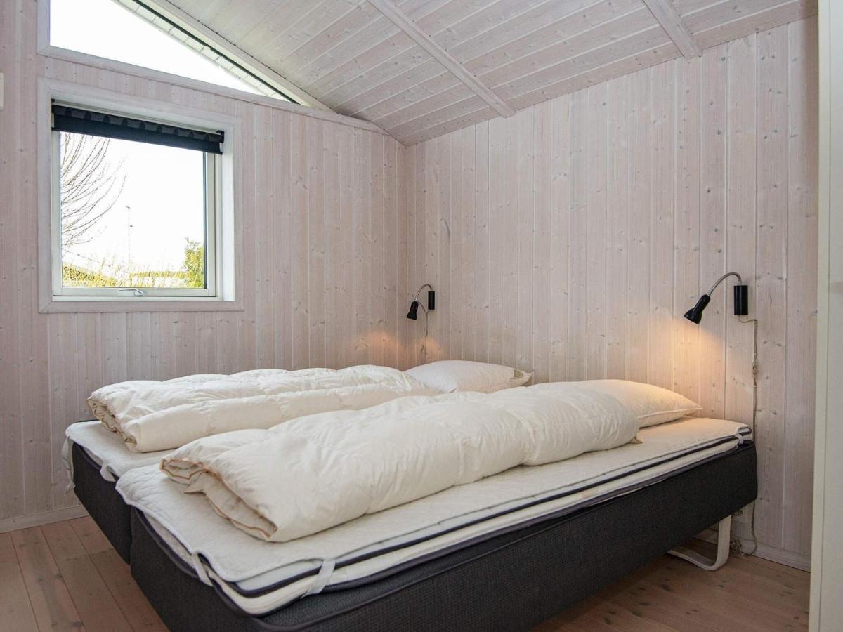 Three-Bedroom Holiday Home In Juelsminde 18 Sonderby  Bagian luar foto