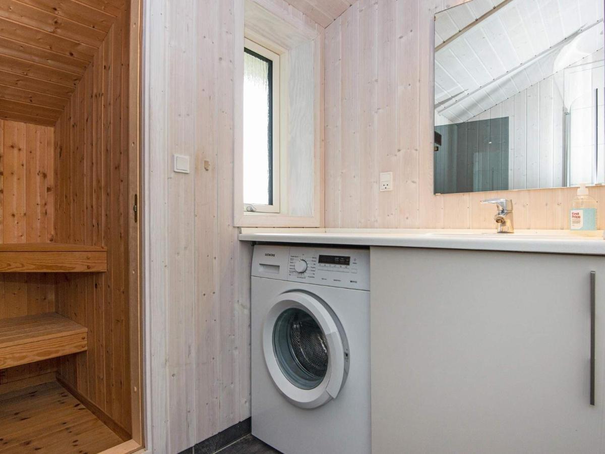 Three-Bedroom Holiday Home In Juelsminde 18 Sonderby  Bagian luar foto