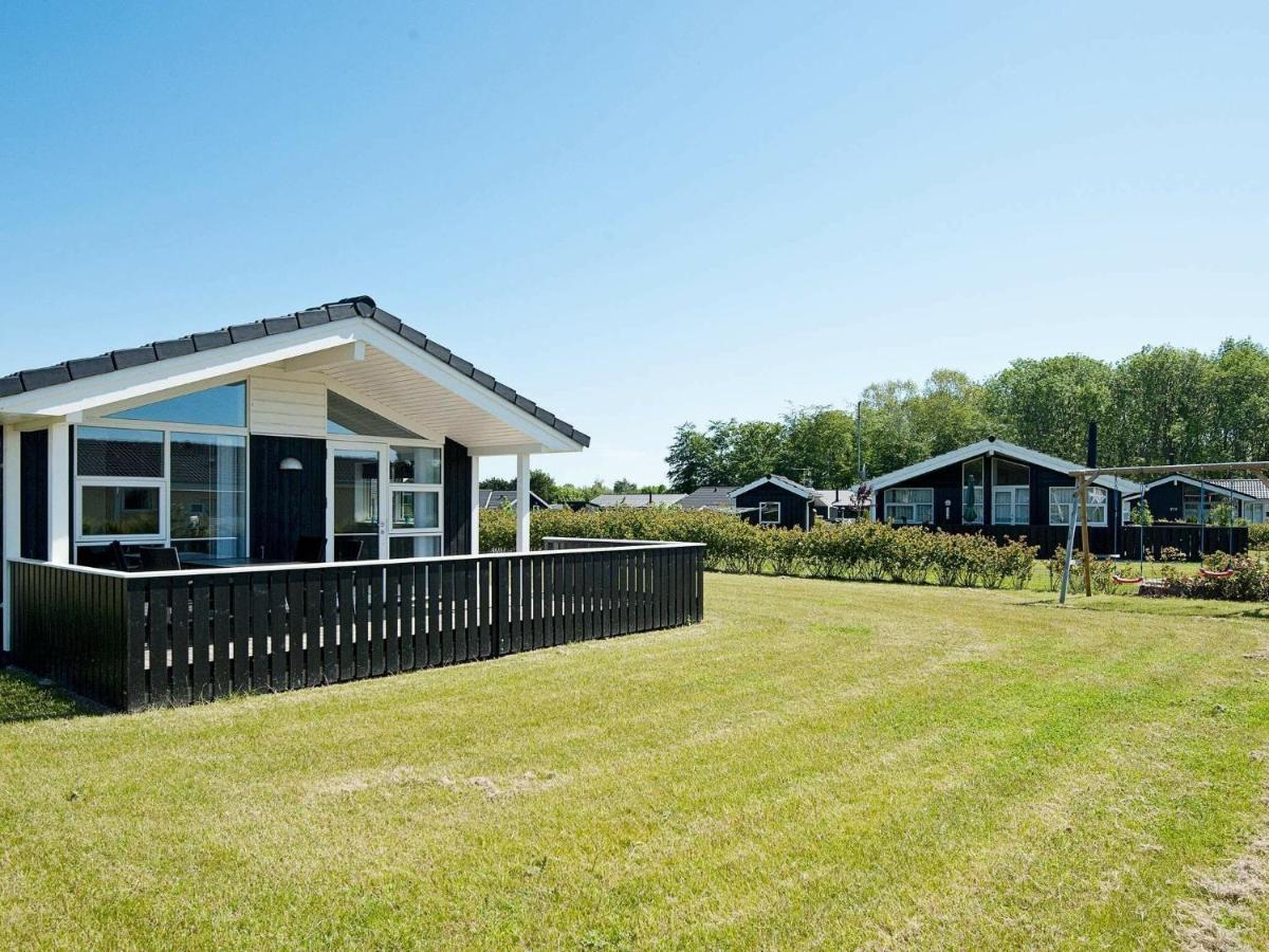 Three-Bedroom Holiday Home In Juelsminde 18 Sonderby  Bagian luar foto